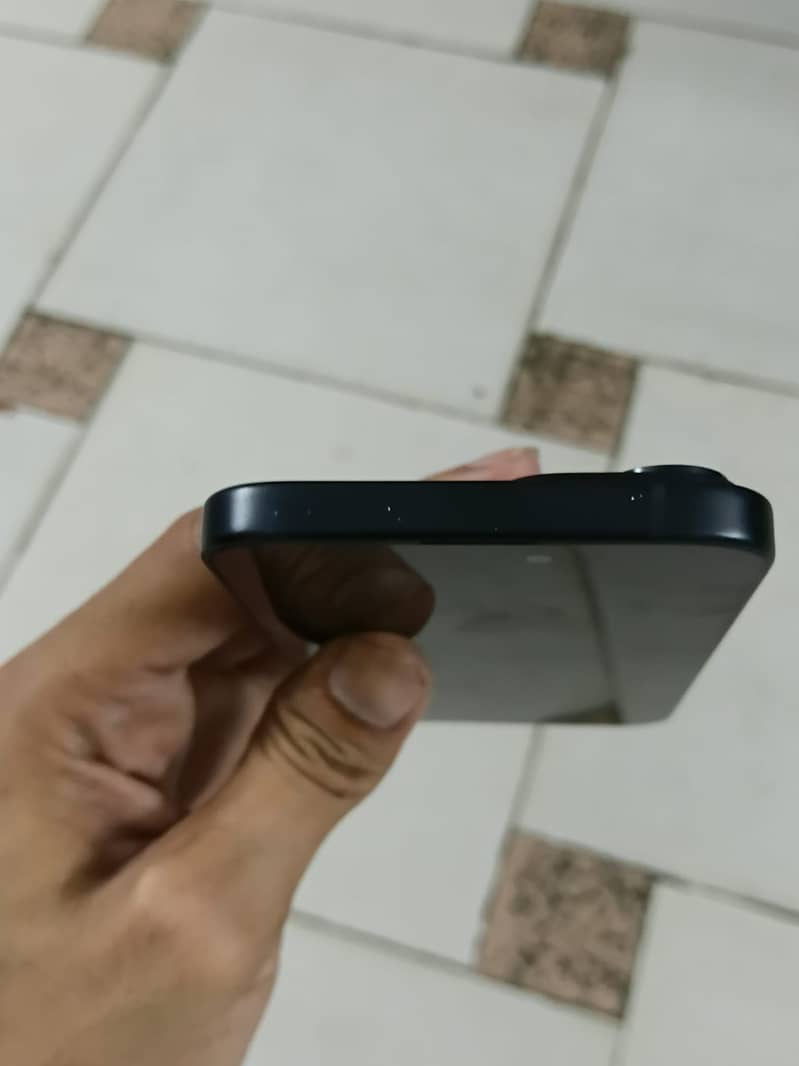 iPhone 15 (With Box) 6