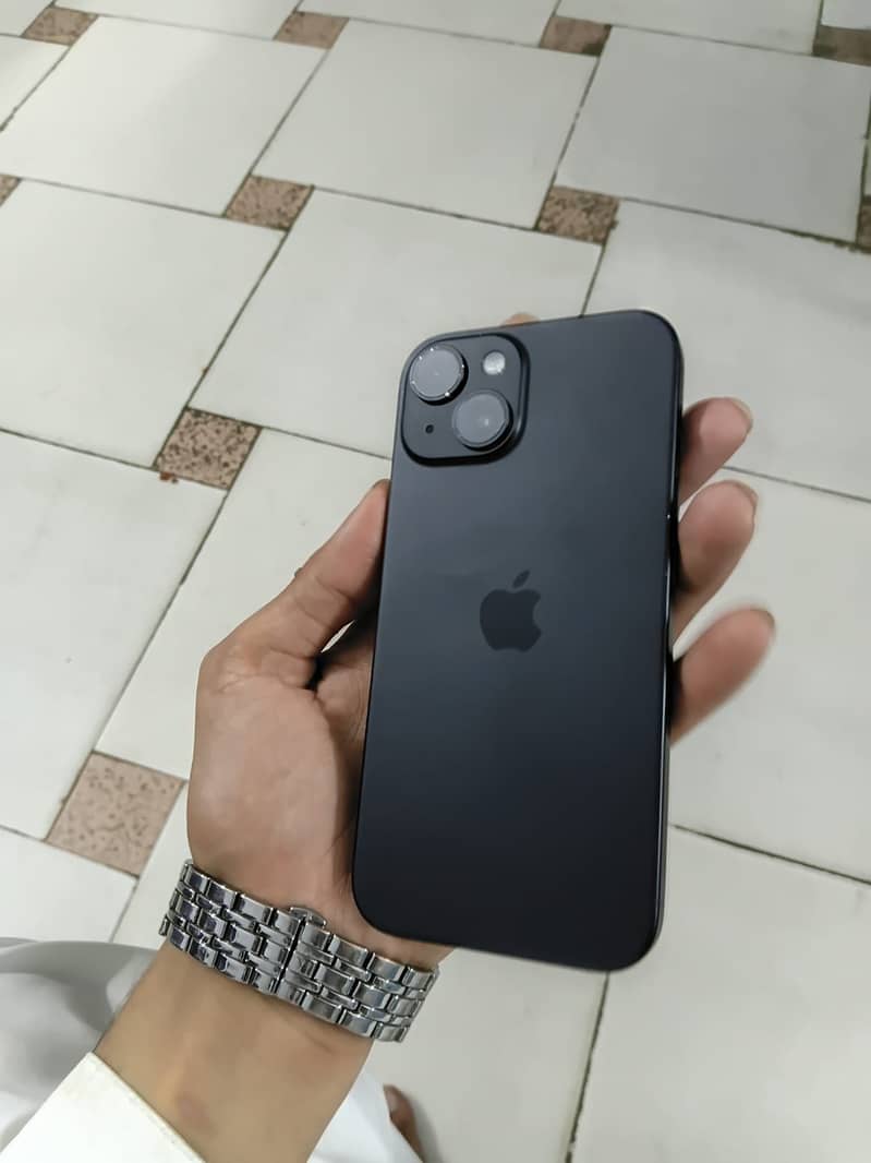 iPhone 15 (With Box) 7