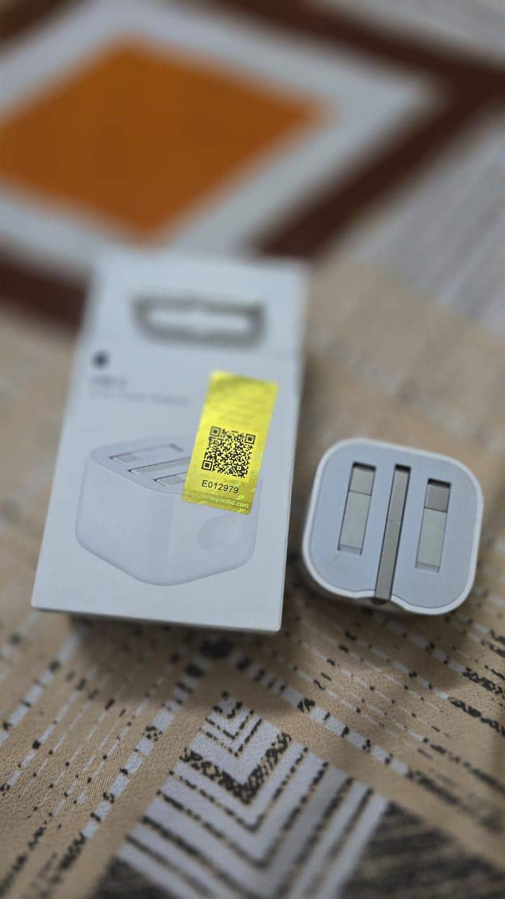 apple original adaptor 2