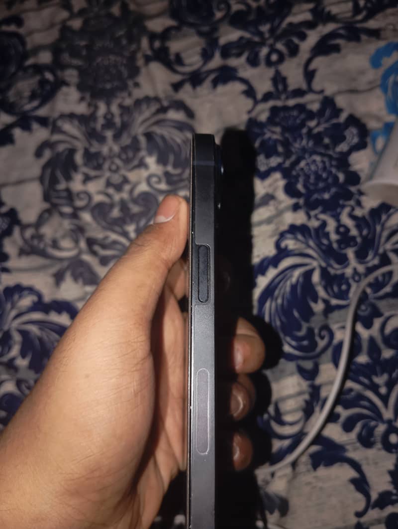 Apple iPhone 14 4