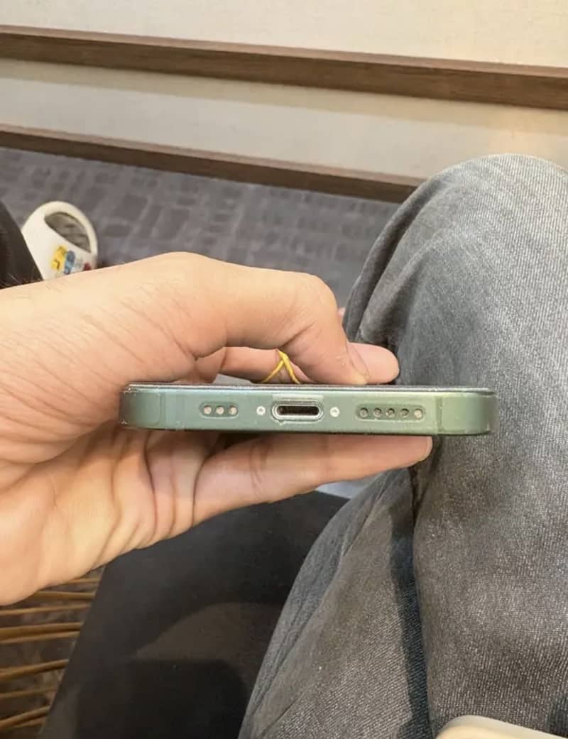 Apple iPhone 13 2