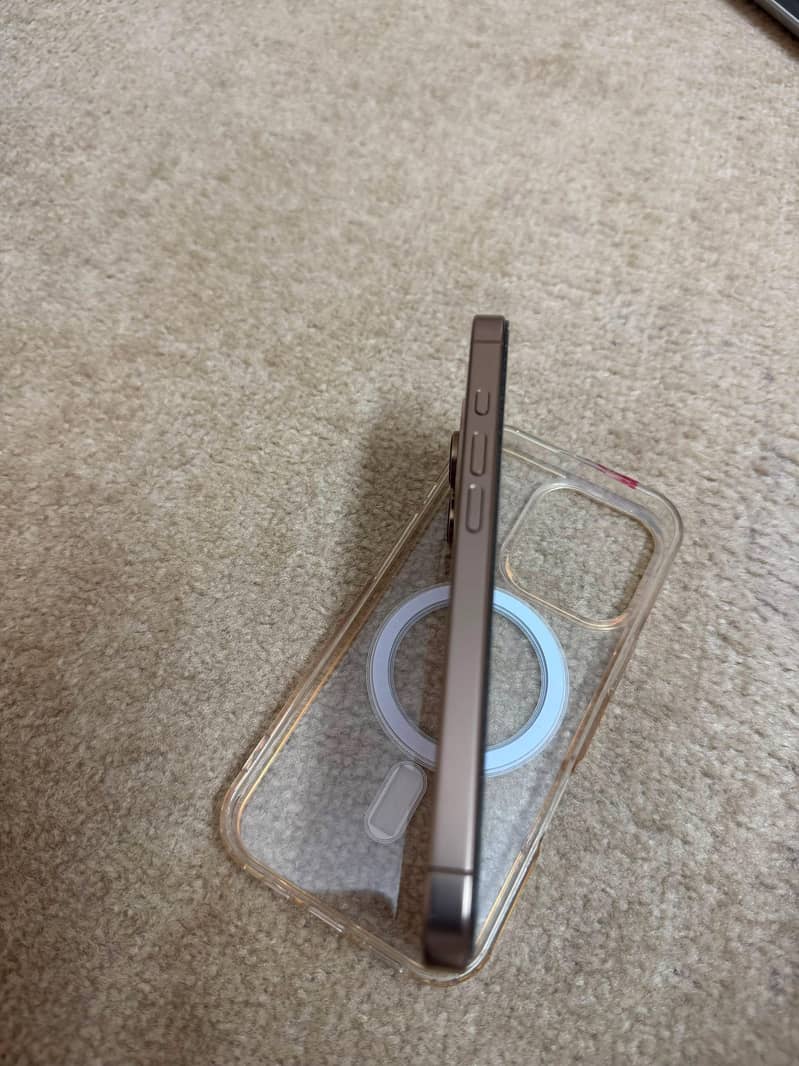 Apple iPhone 16 Pro 2