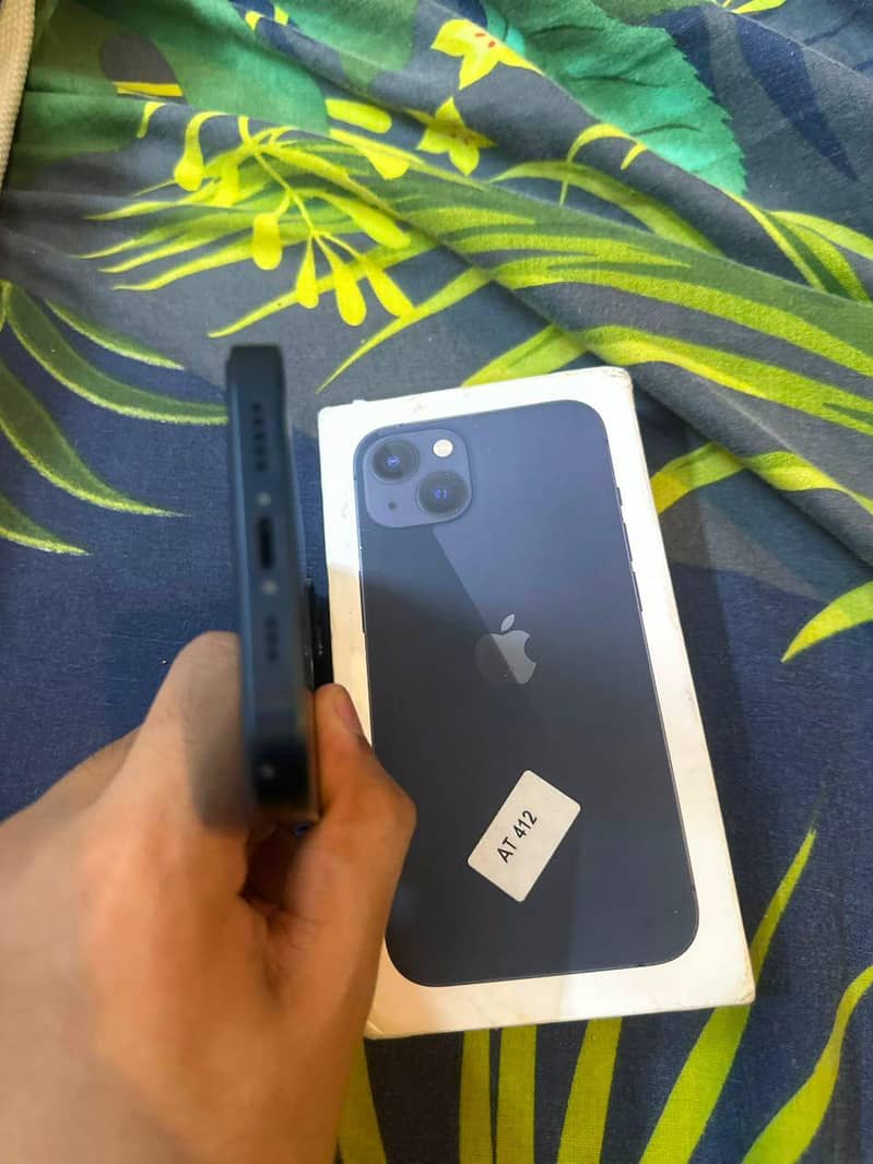 Apple iPhone 13 5