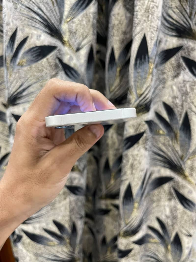 Apple iPhone 12 3