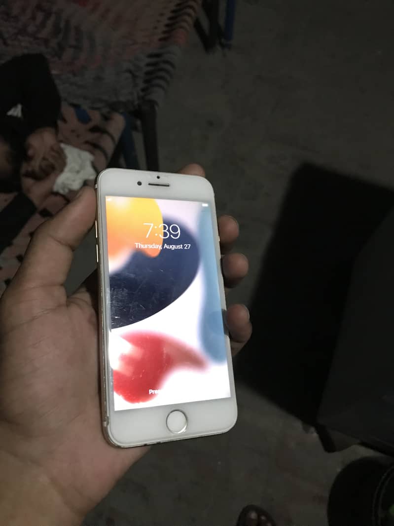 Apple iPhone 7 0