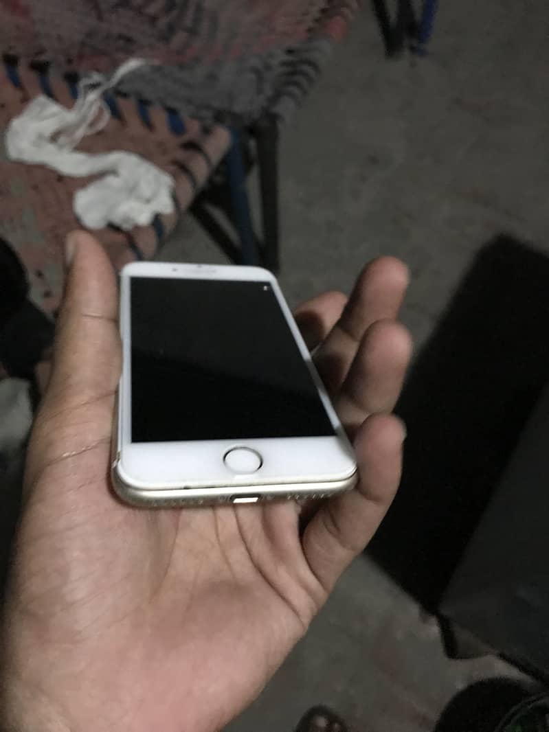 Apple iPhone 7 1