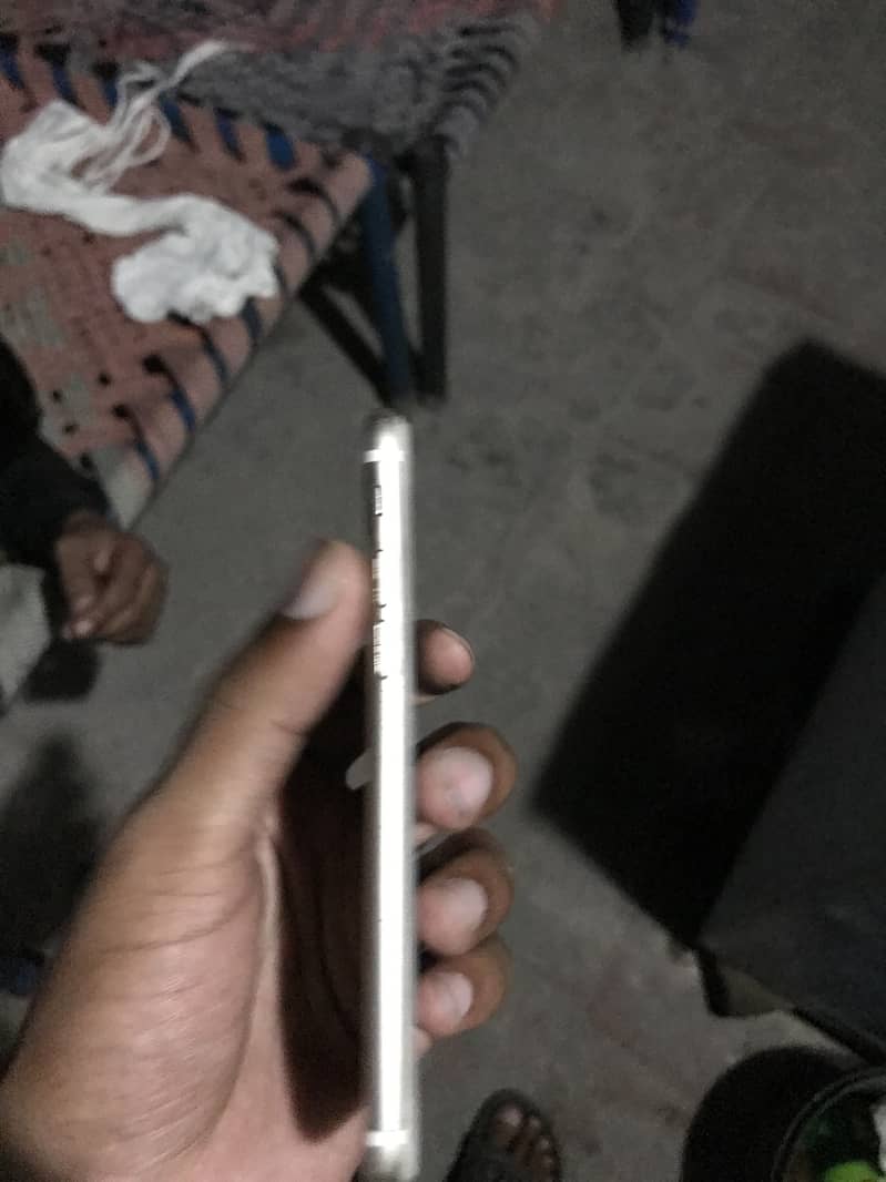 Apple iPhone 7 2