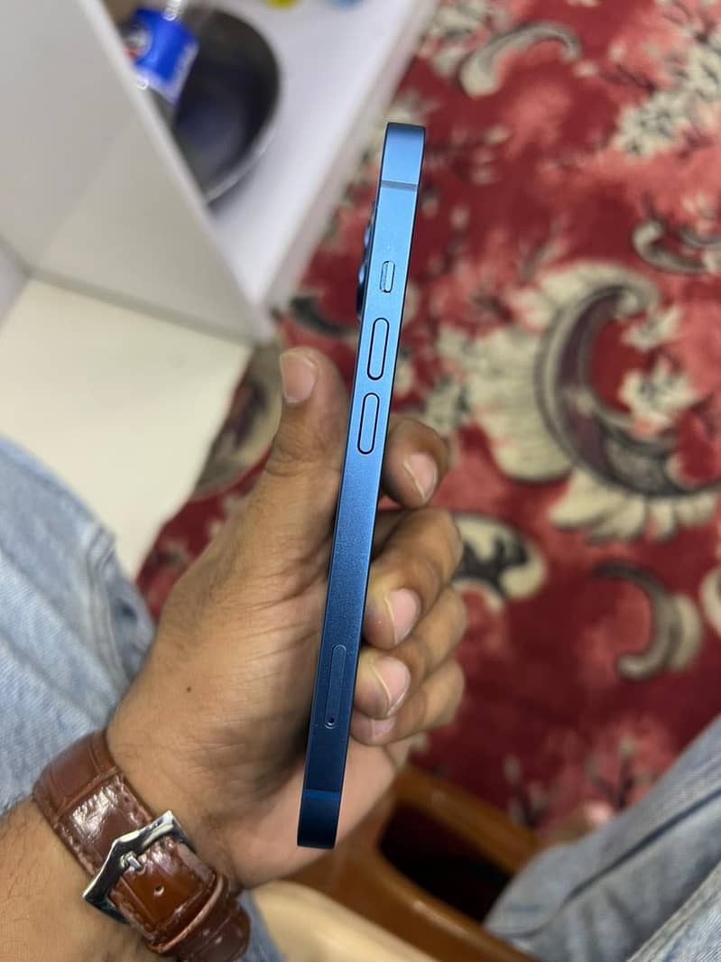 Apple iPhone 13 1