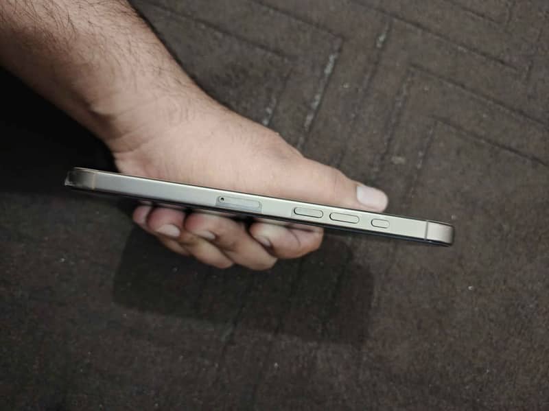 Apple iPhone 16 Pro Max 3