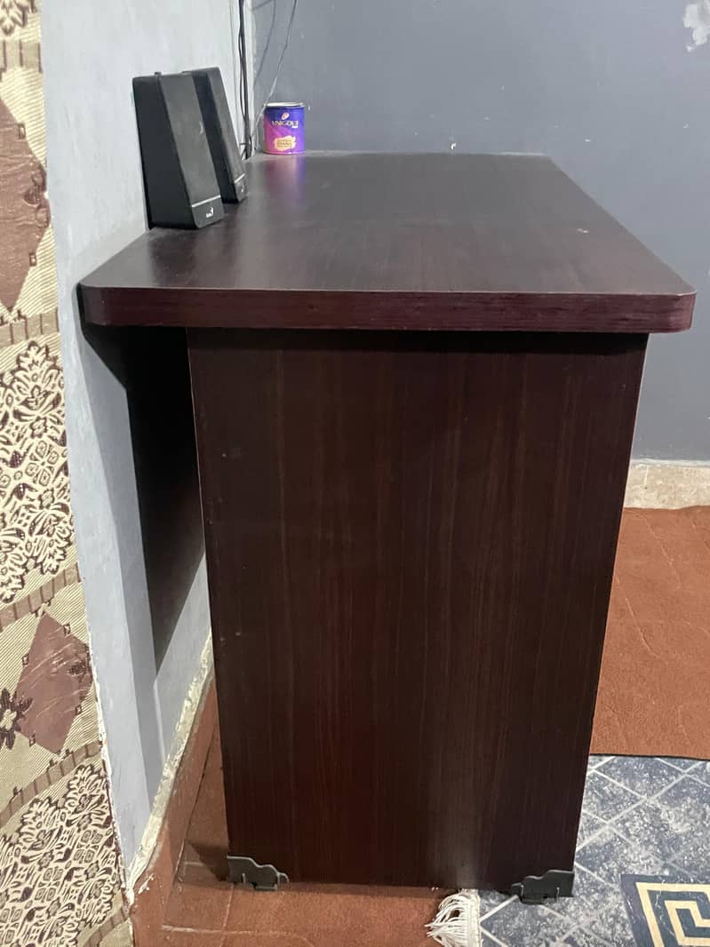 computer table 3