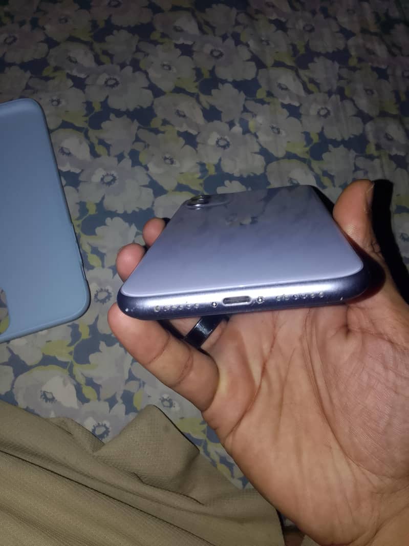 Apple iPhone 11 3