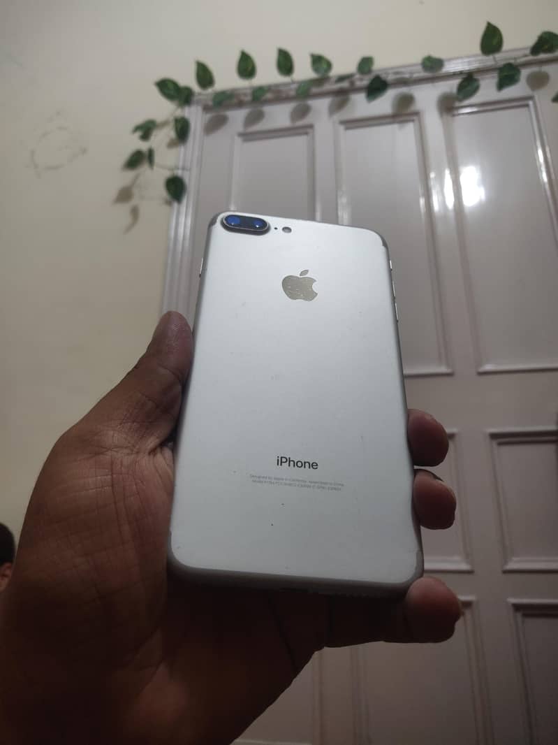 Apple iPhone 7 Plus 1