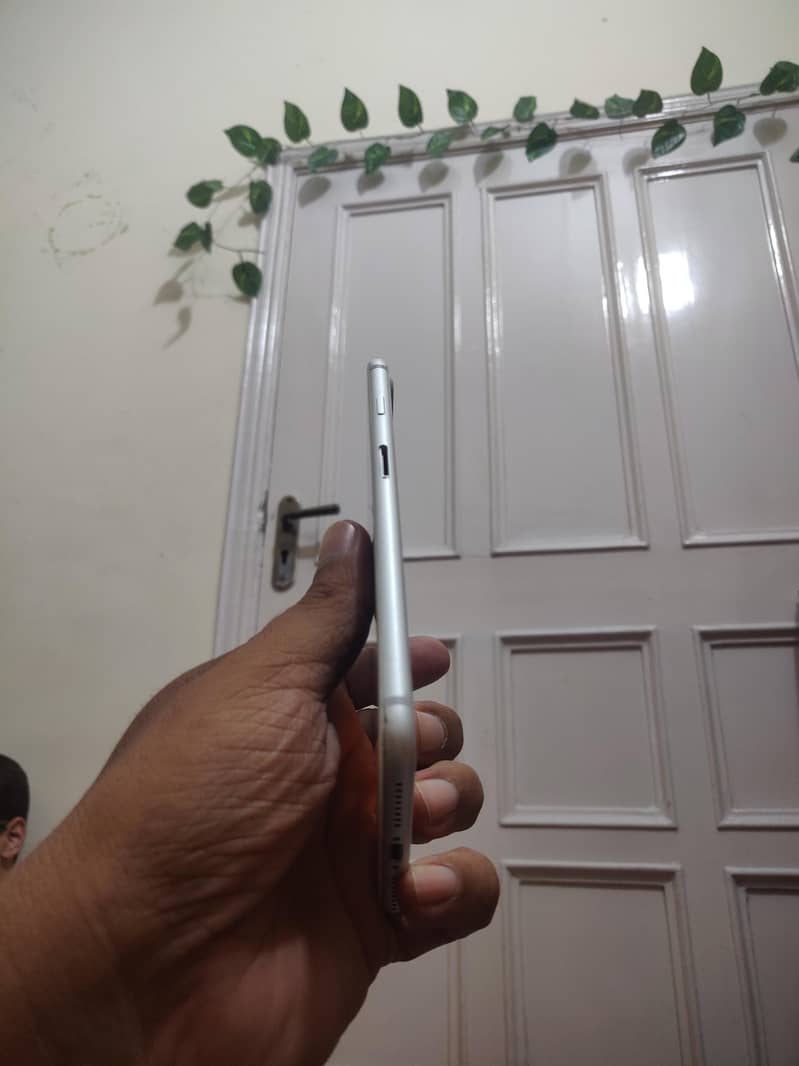 Apple iPhone 7 Plus 2