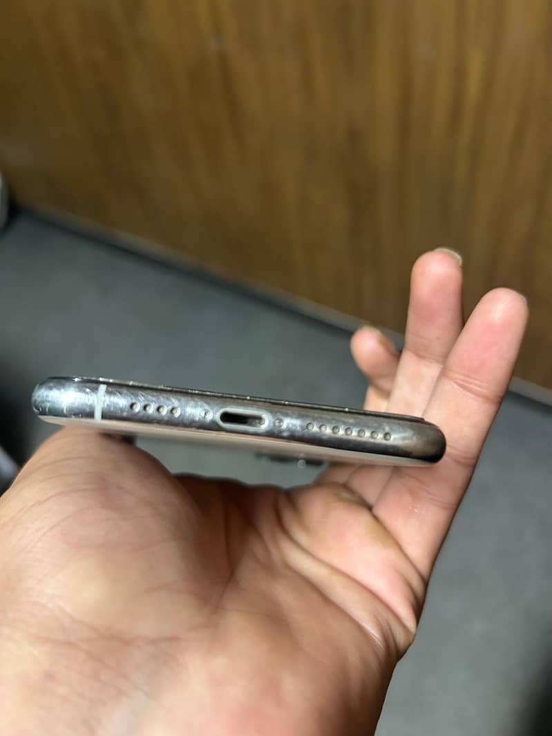 Apple iPhone 11 Pro Max 3