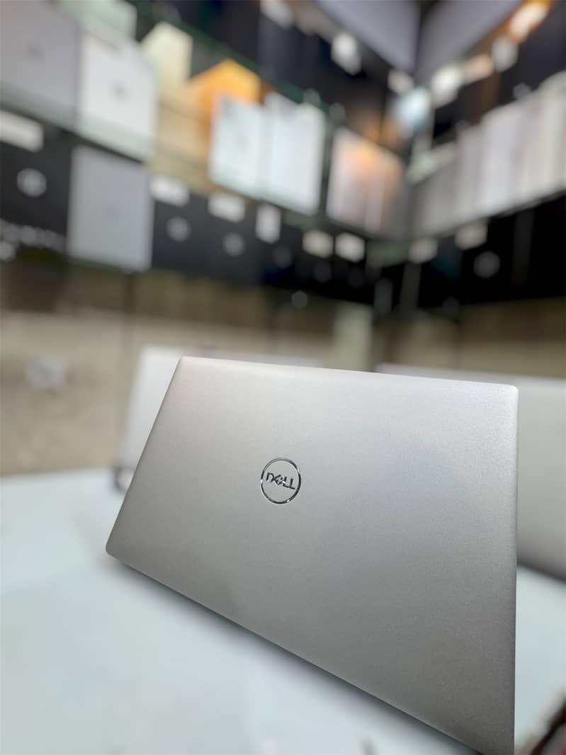 Dell Precision 3561 9