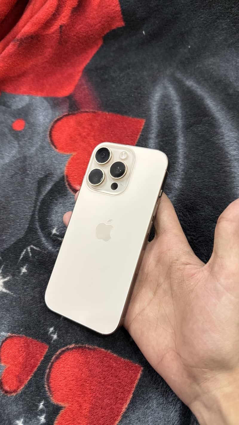 Apple iPhone 16 Pro 0