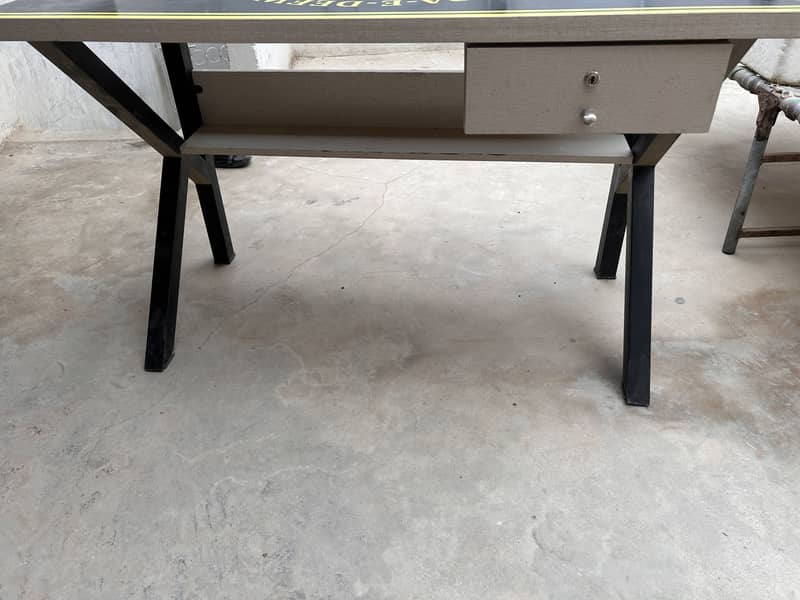 Computer table or work table 1