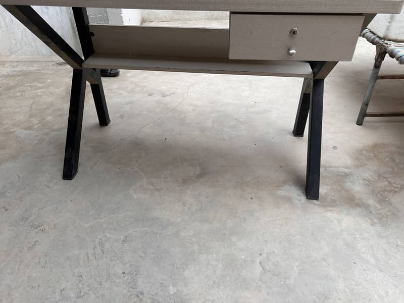 Computer table or work table 3