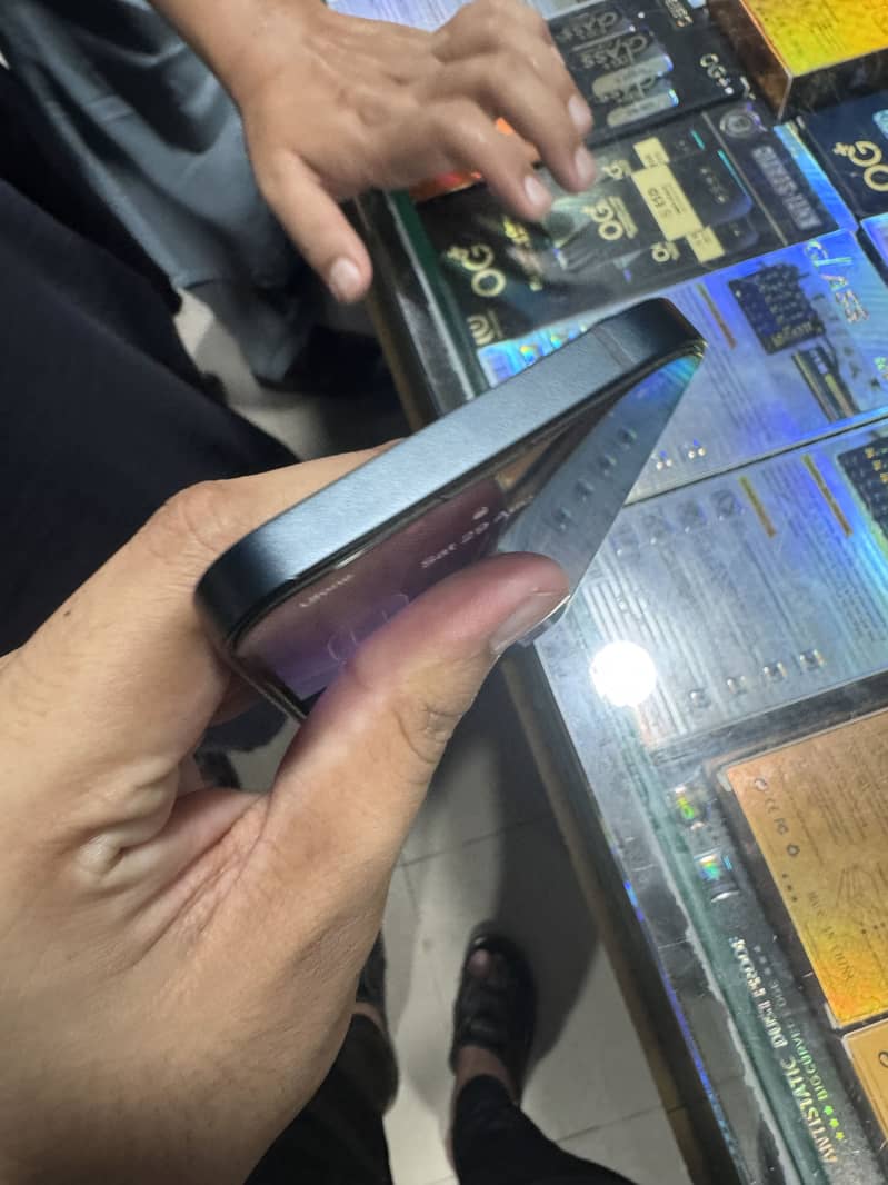 Apple iPhone 13 2