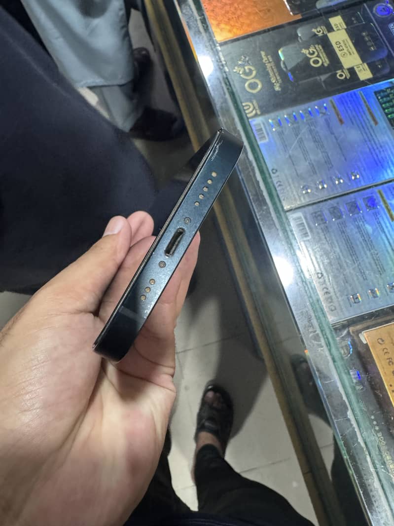 Apple iPhone 13 3