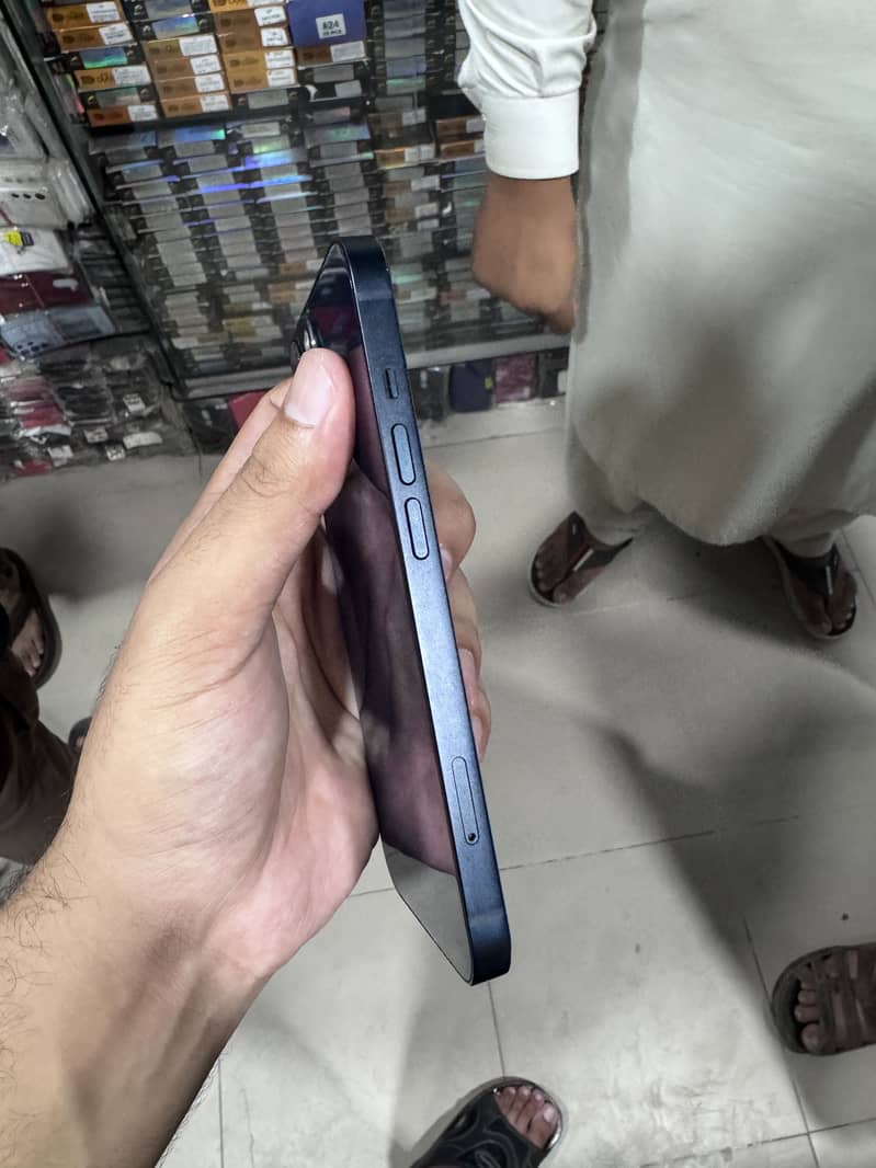 Apple iPhone 13 4