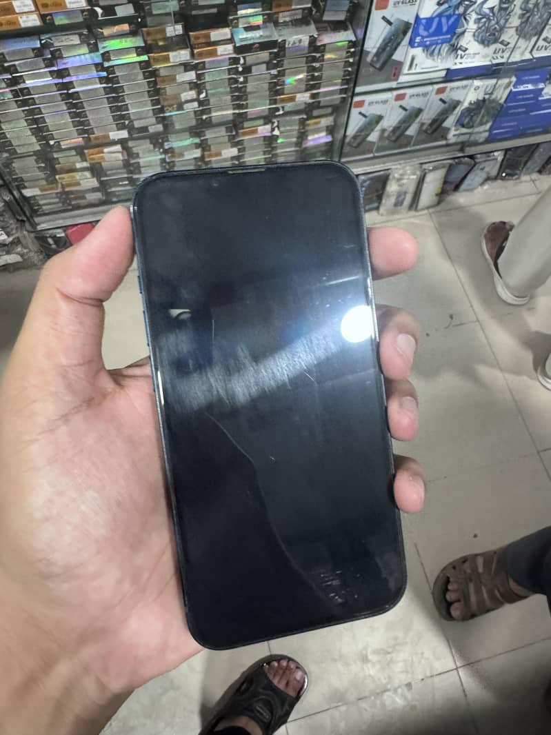 Apple iPhone 13 6