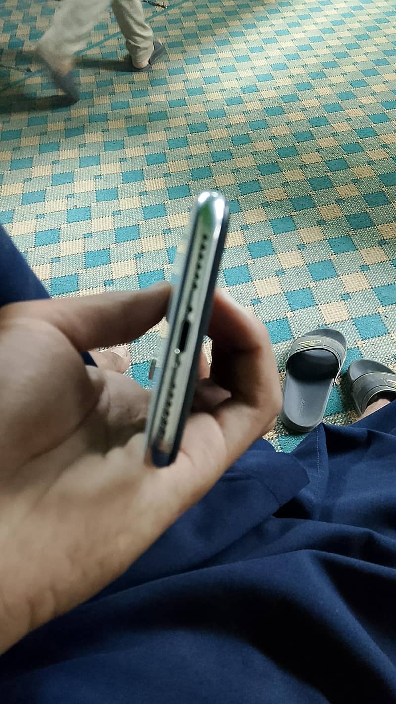 Apple iPhone X 3