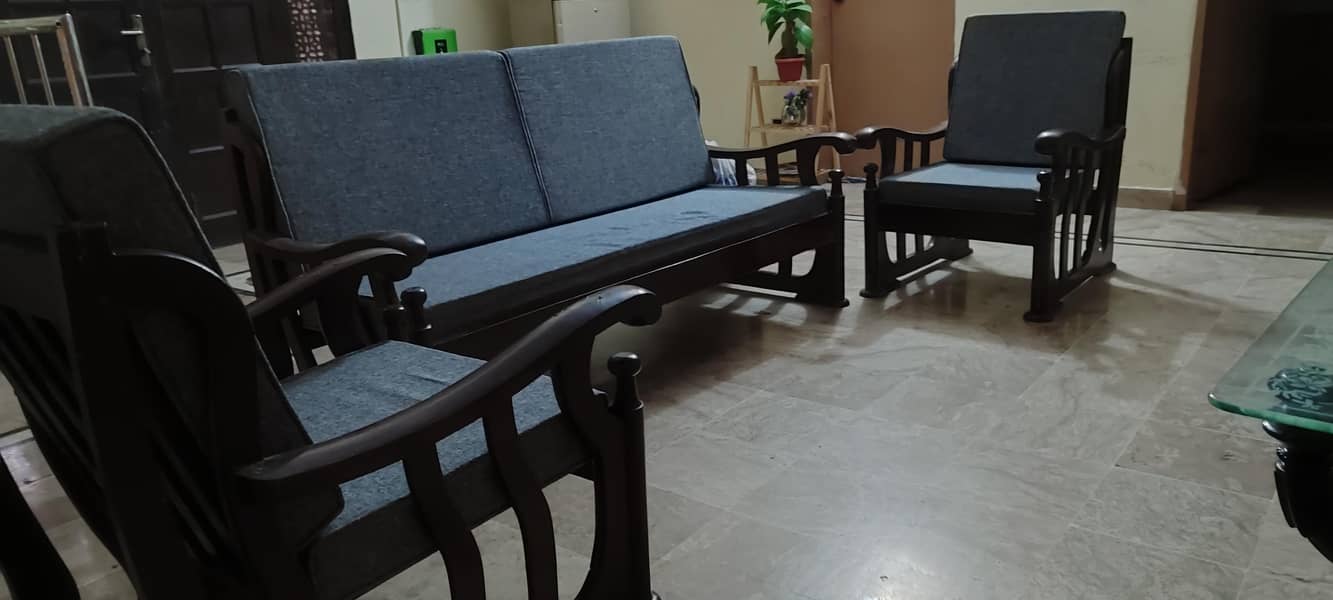 used sofa set available 1