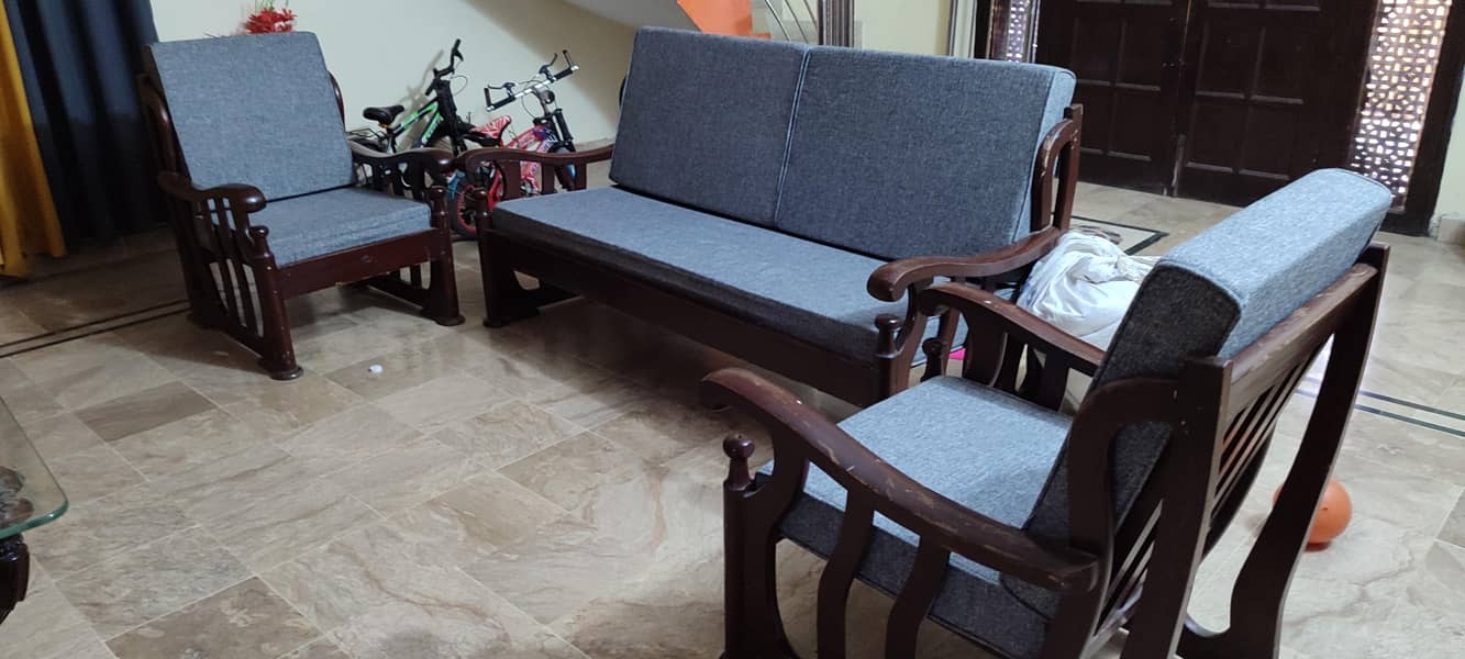 used sofa set available 2