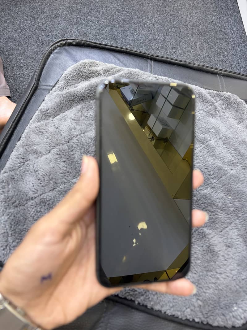 Apple iPhone 11 0