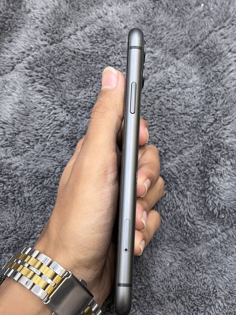Apple iPhone 11 7