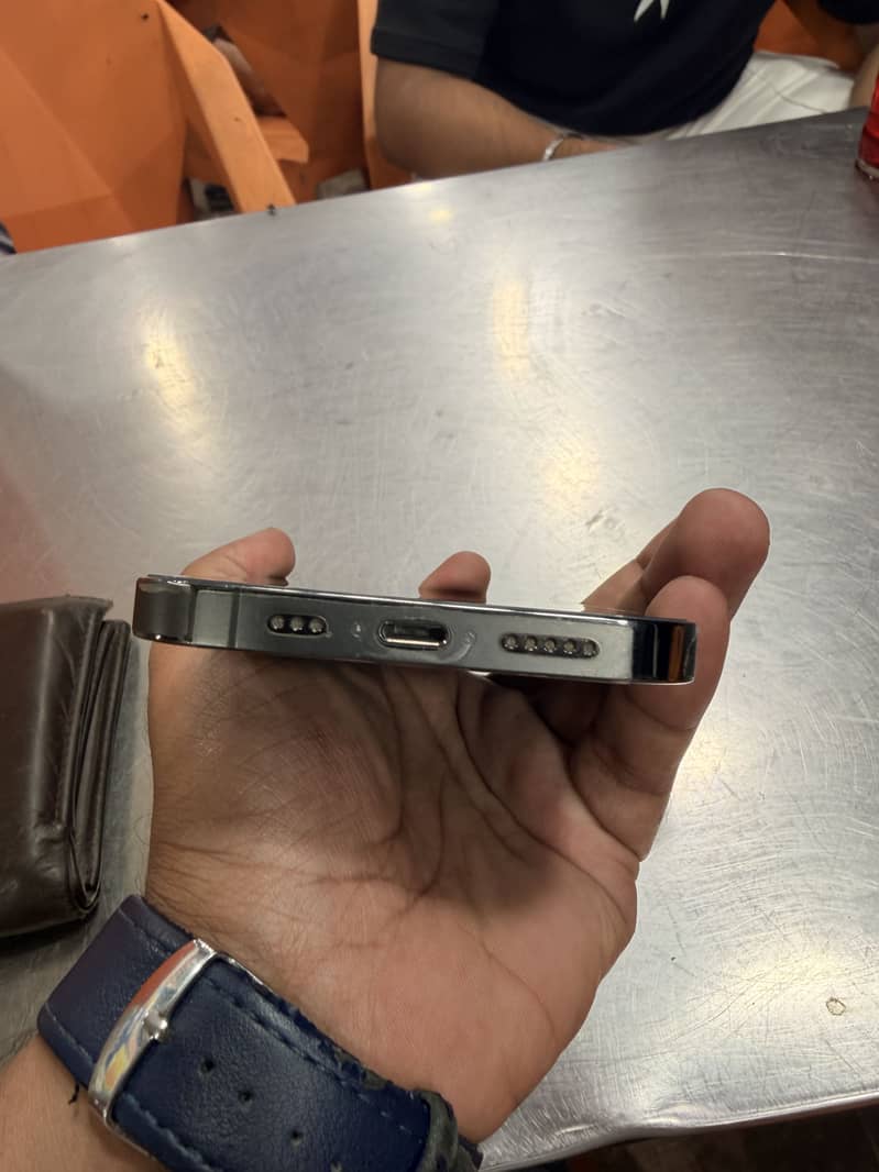 Apple iPhone 13 Pro 2