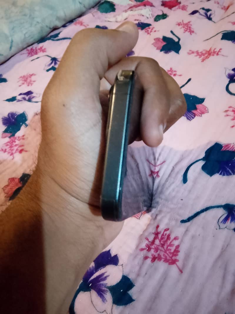 Apple iPhone 15 Pro 1