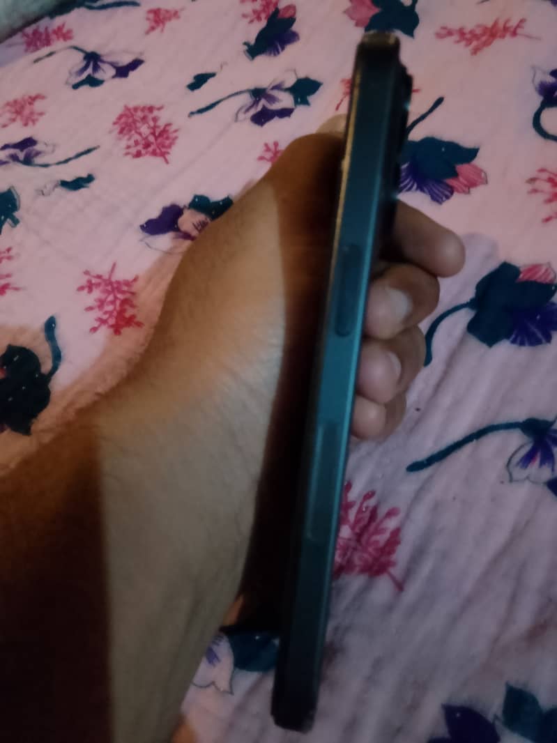 Apple iPhone 15 Pro 2