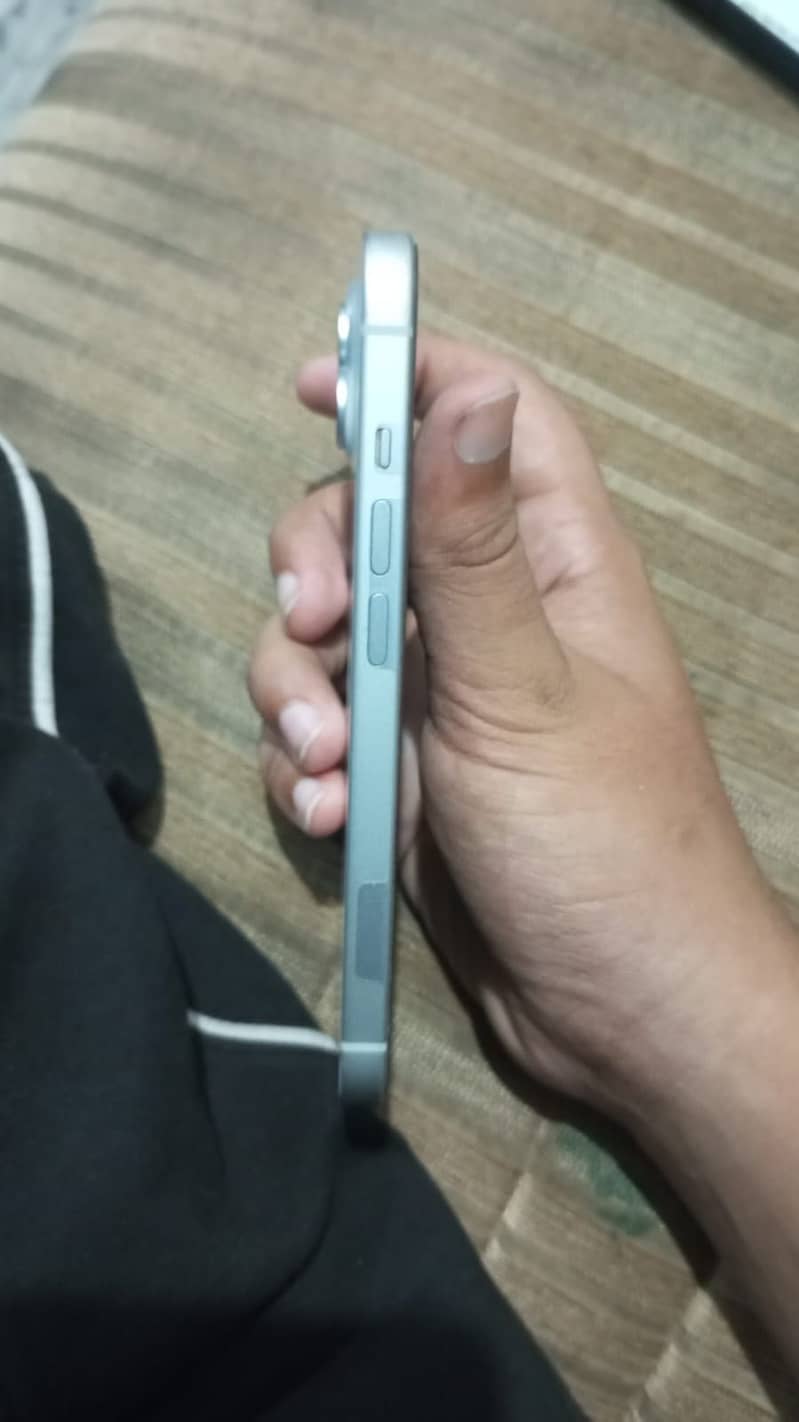 Apple iPhone 15 3