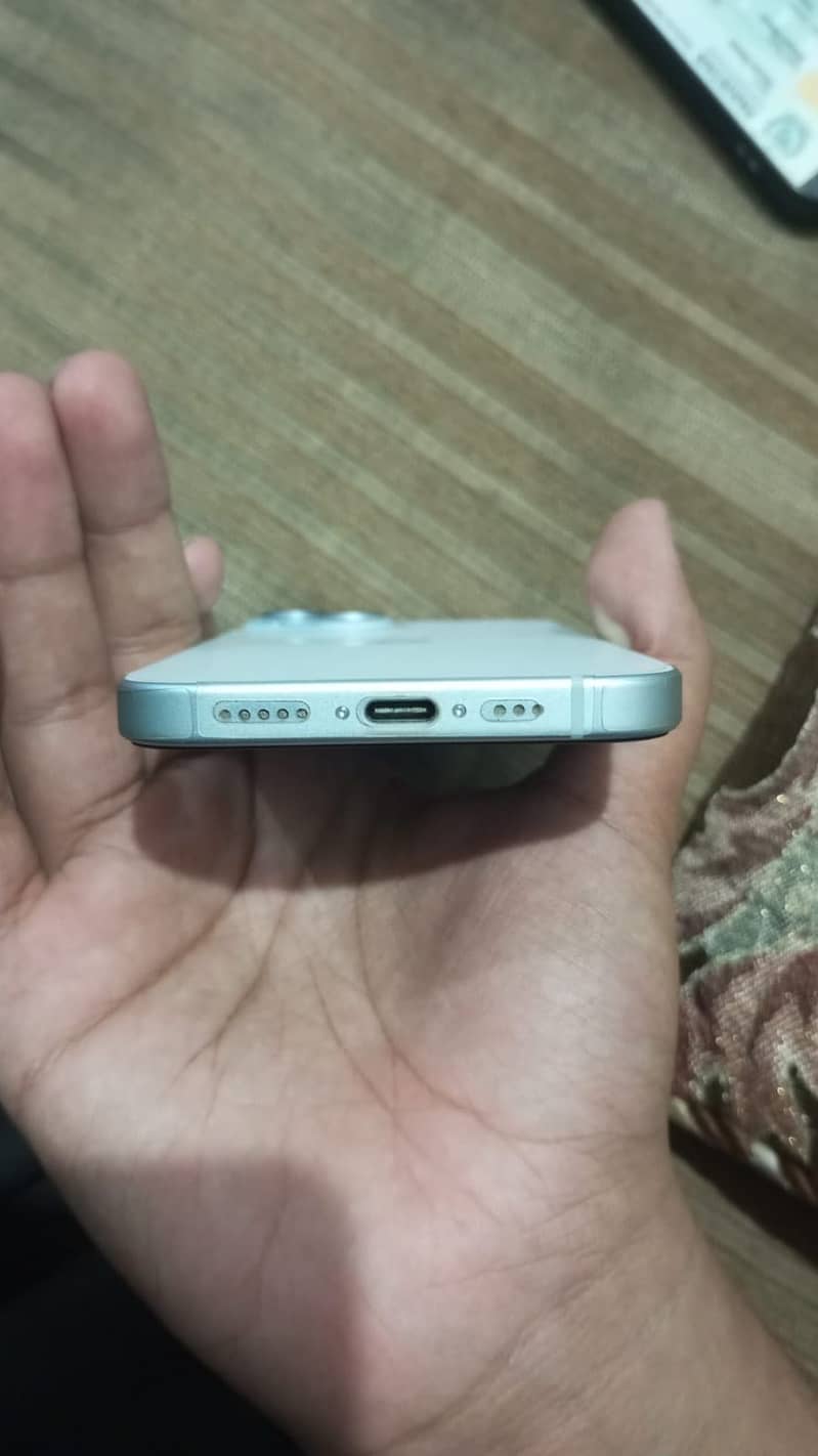 Apple iPhone 15 5