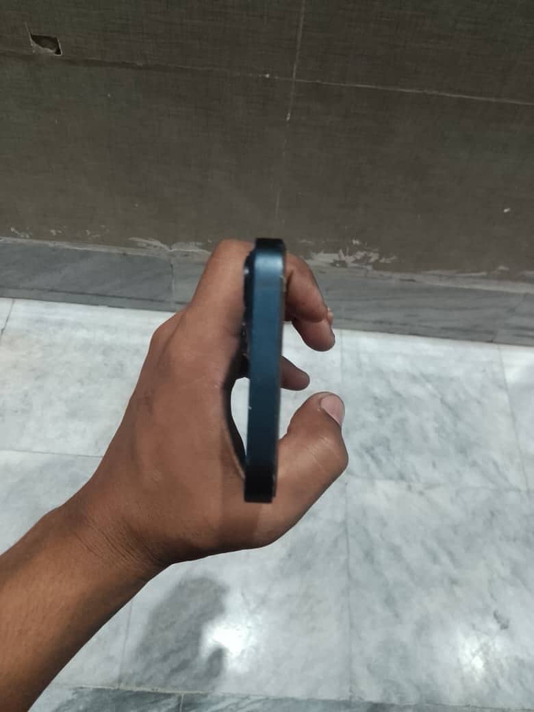 Apple iPhone 13 4