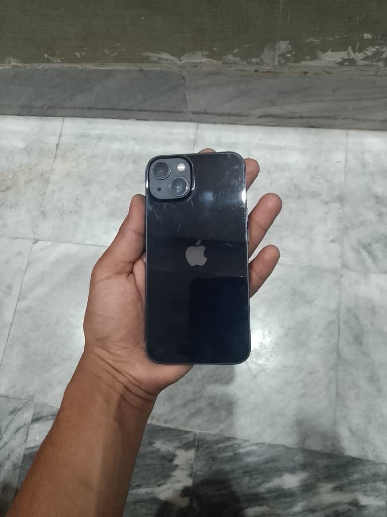 Apple iPhone 13 5