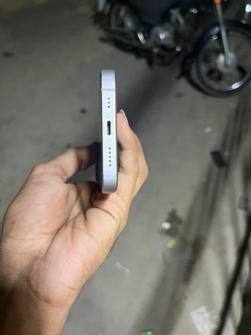 Apple iPhone 14 3