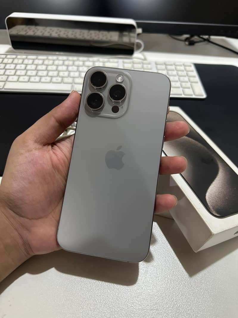 Apple iPhone 15 Pro Max 0