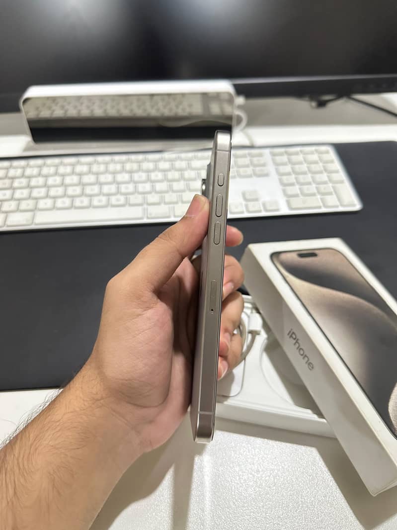 Apple iPhone 15 Pro Max 2