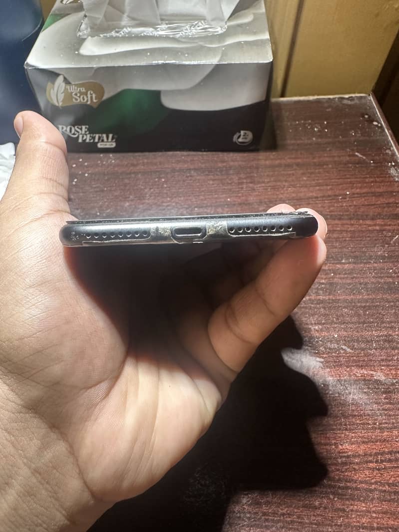 Apple iPhone 7 Plus 5