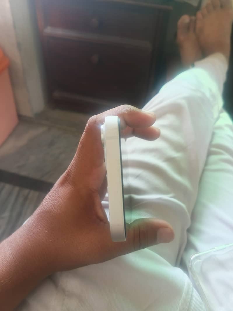 Apple iPhone 13 3