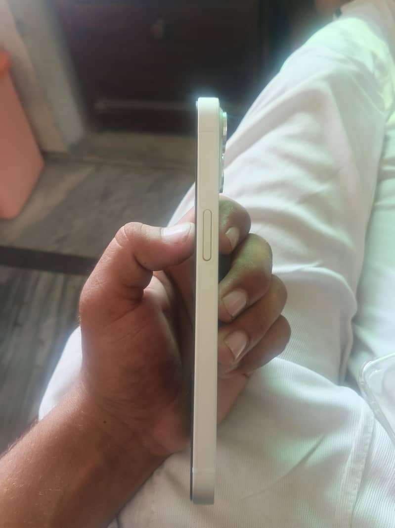 Apple iPhone 13 6