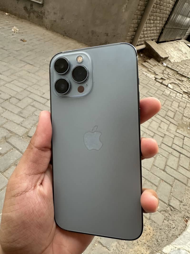 Apple iPhone 13 Pro Max 0