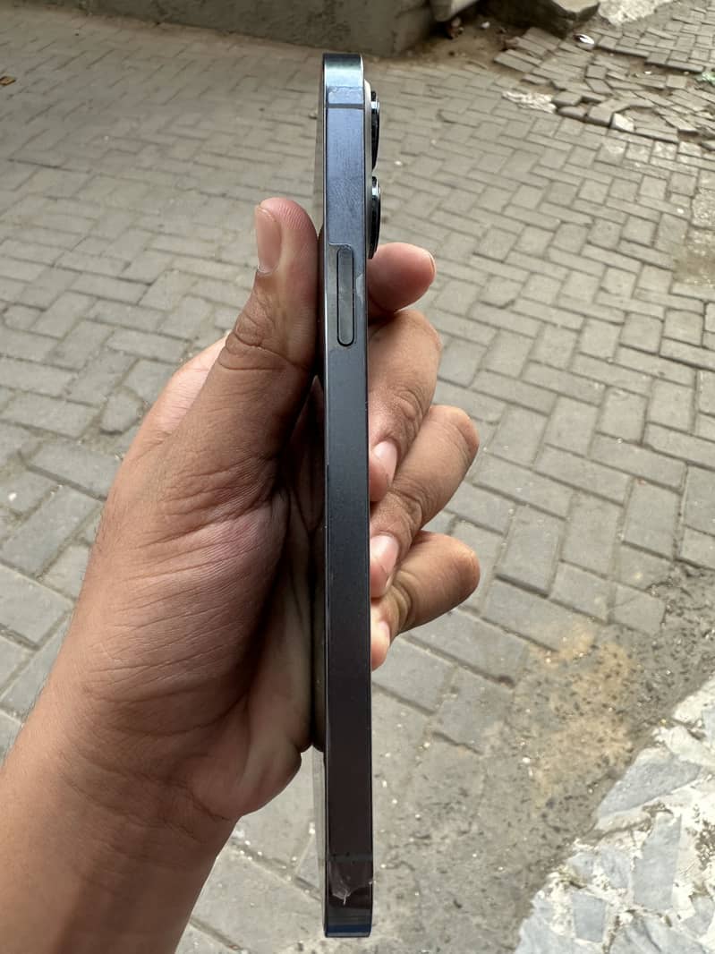 Apple iPhone 13 Pro Max 4