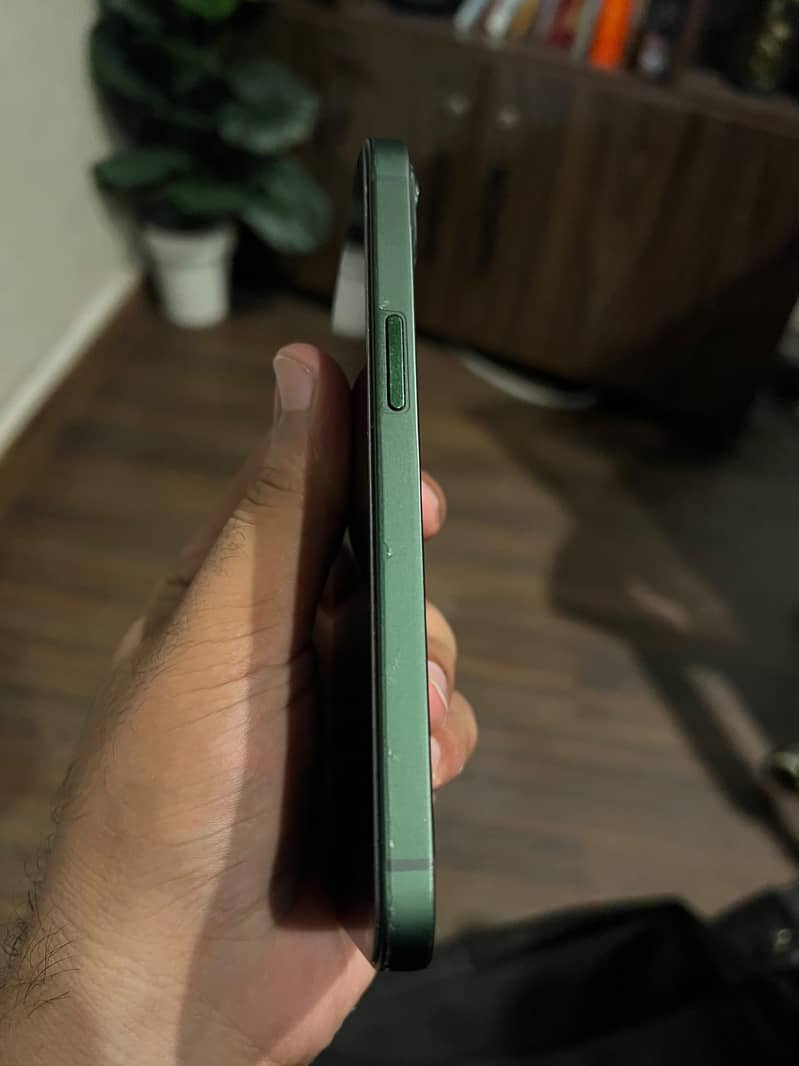 Apple iPhone 13 3