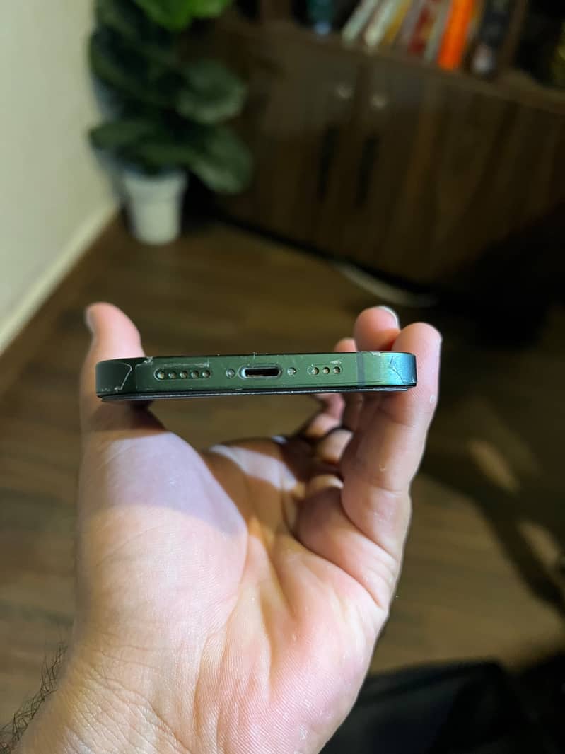 Apple iPhone 13 4