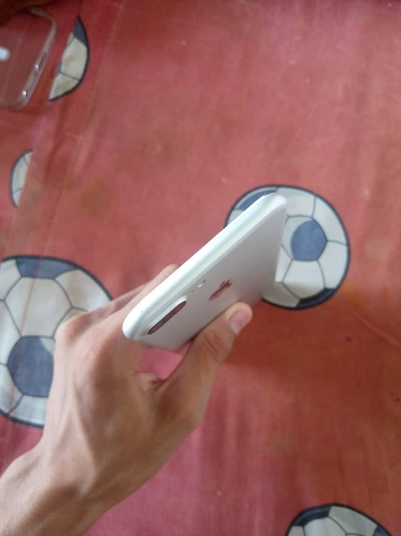Apple iPhone 7 Plus 3