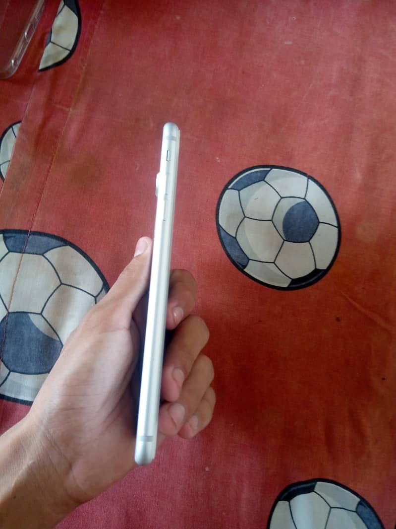 Apple iPhone 7 Plus 5
